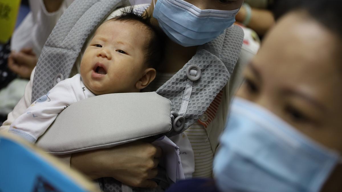 政府推出的新生嬰兒獎勵金已接獲過萬宗申請。(資料圖片／鍾式明攝)