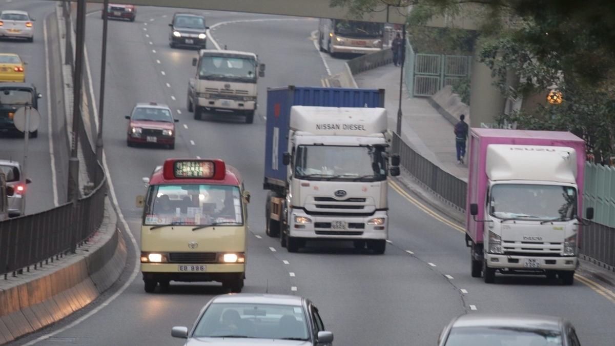本港截至去年底已淘汰2.2萬輛歐盟四期柴油商用車。(資料圖片)