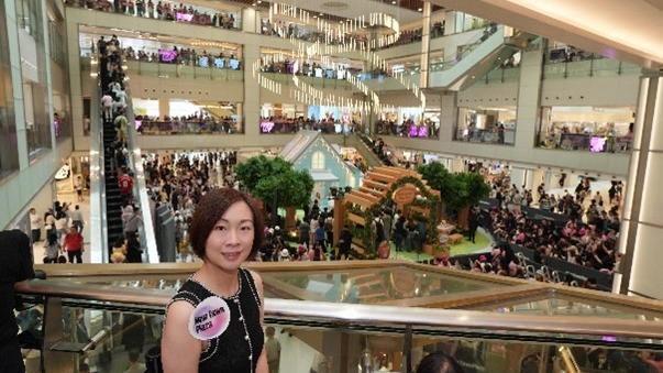 許嘉雯小姐表示於一連5天的黃金周檔期，新城市廣場的人流及生意額分別按年錄得10%及12%增長。