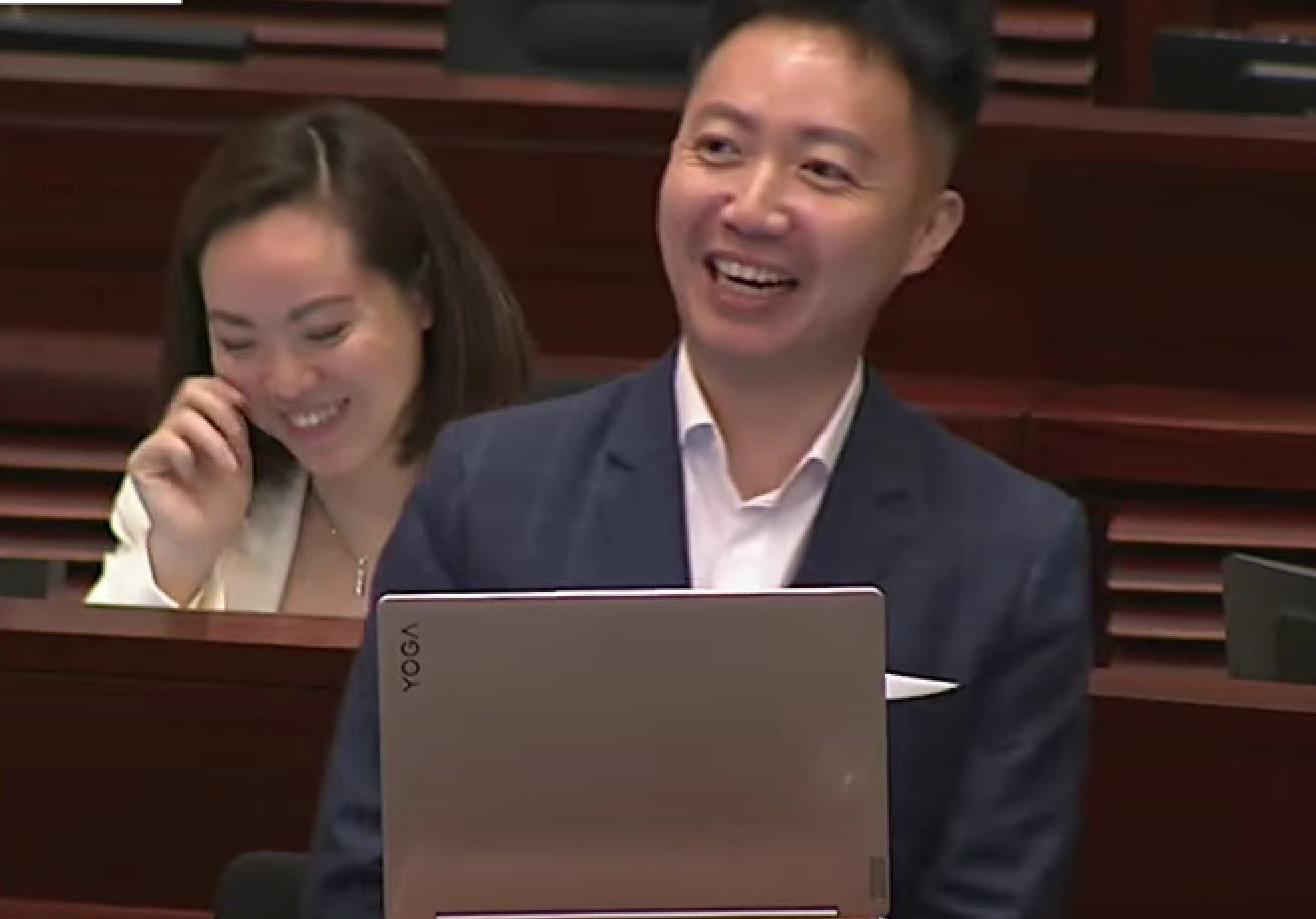 Ray Online｜修例禁止餵飼野鴿　李梓敬口誤稱「成功捉到啲乳鴿」(立法會直播截圖)