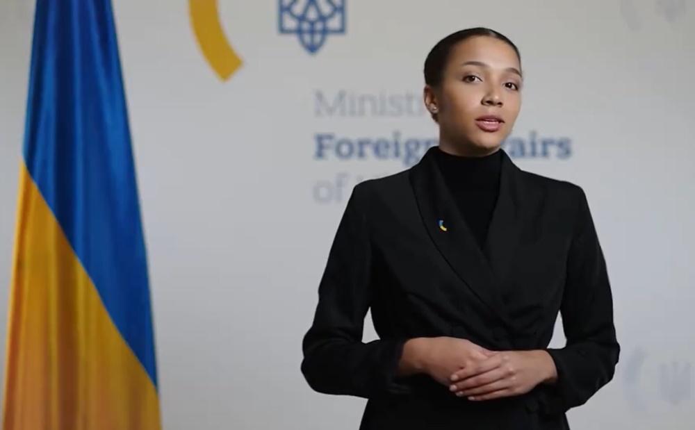 烏克蘭外交部首位AI發言人，表情生動說話流暢。(X)
