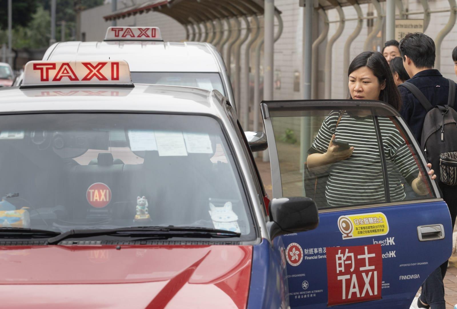 運輸署指，政府已就強制全港的士安裝攝錄系統，啓動可行性研究。(資料圖片)