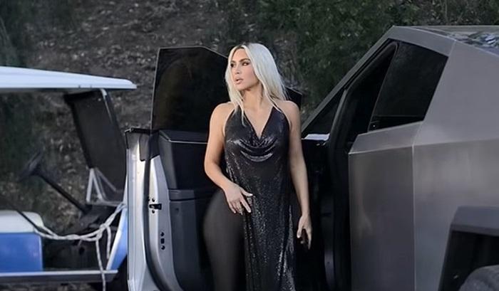 Kim Kardashian唔理危險繼續炫耀Cybertruck