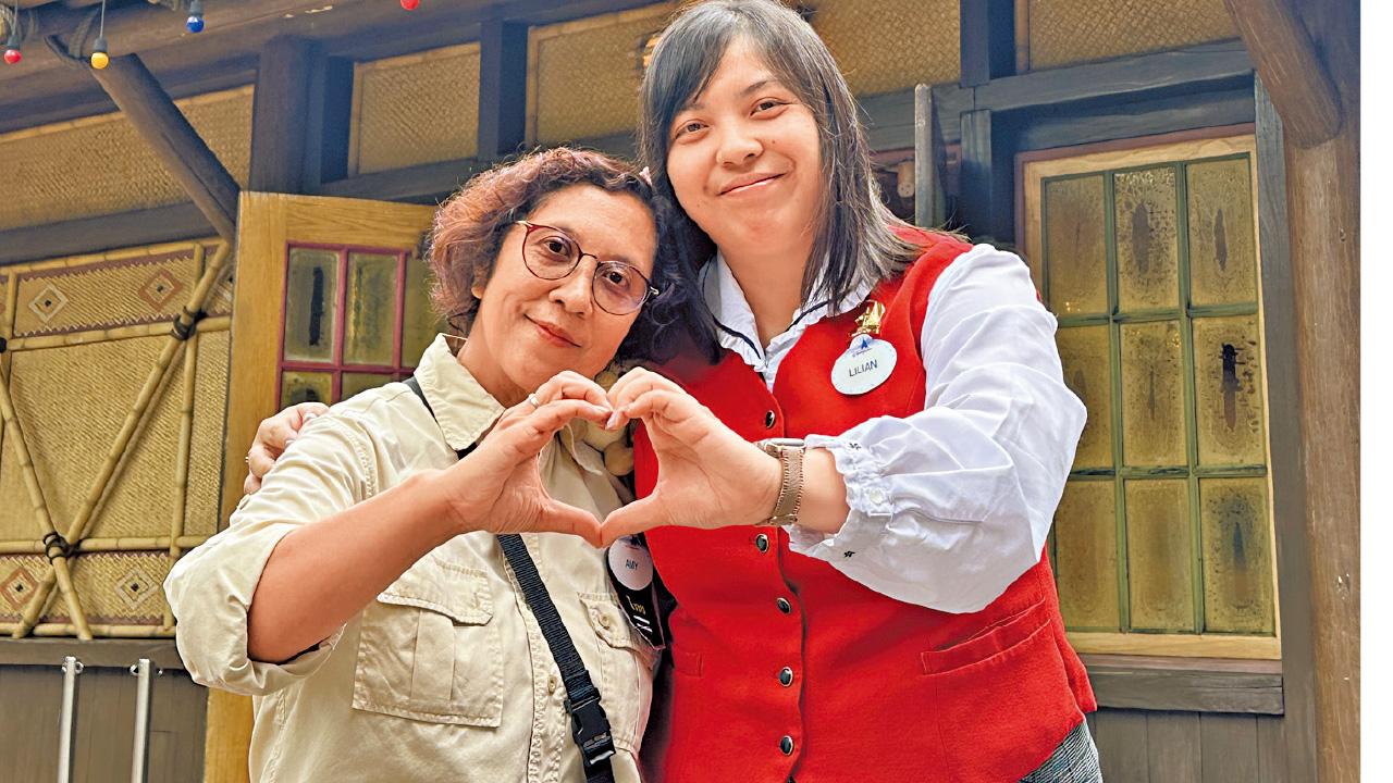 女兒薦入迪士尼 成職場前輩 母親︰感動愛女有此番成就