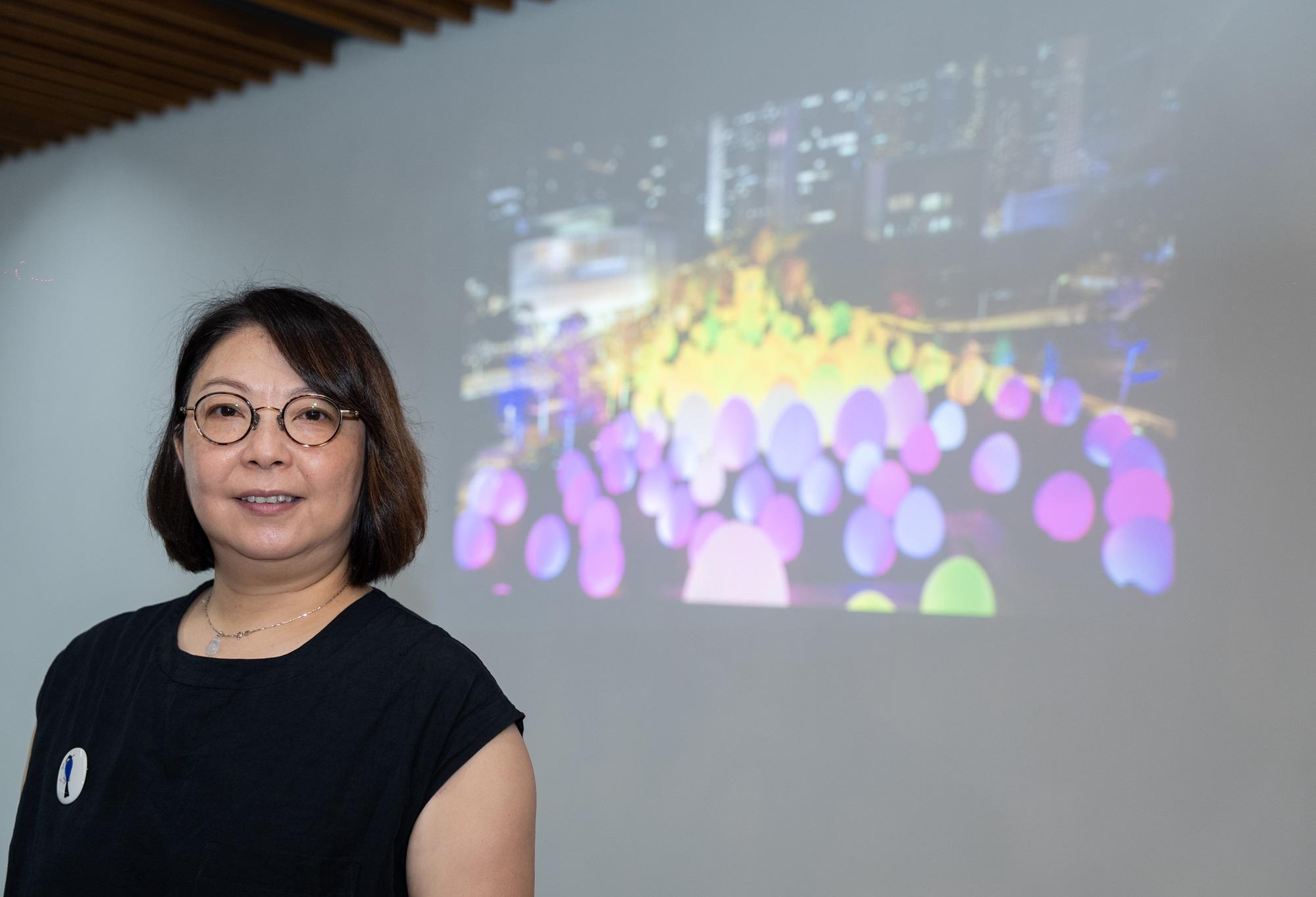 藝術推廣辦事處總監胡佩珊分享策展背後的故事。(林靄怡攝)