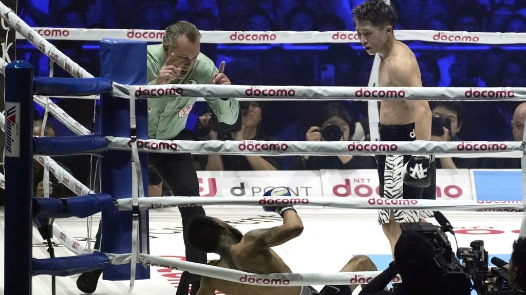 井上尚彌擊倒尼利衞冕。(美聯社)