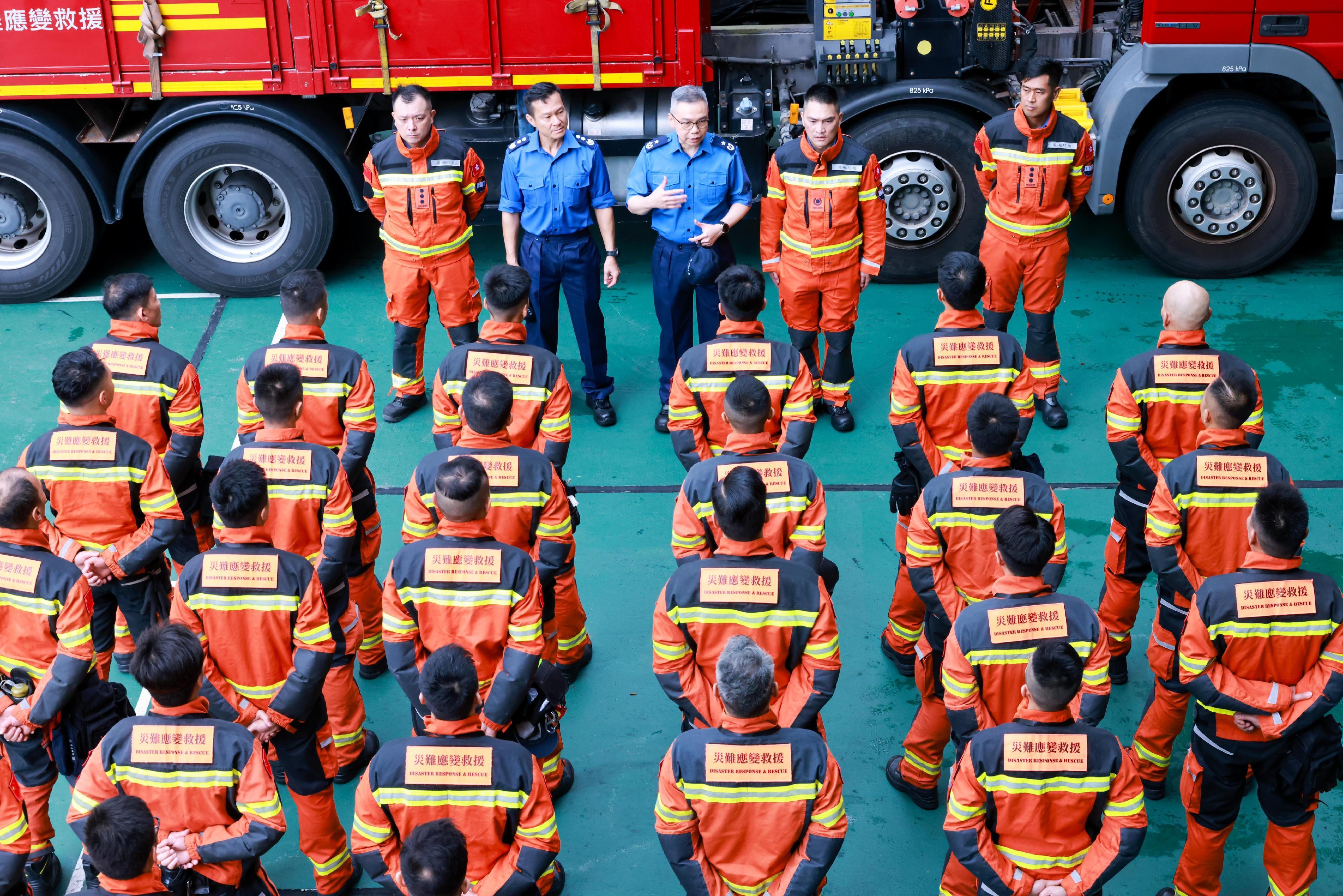 保安局人員聯同消防處災難應變救援隊今日前往江門市特勤消防站，進行48小時的粵港澳三地應急救援聯合演練。(政府新聞網圖片)