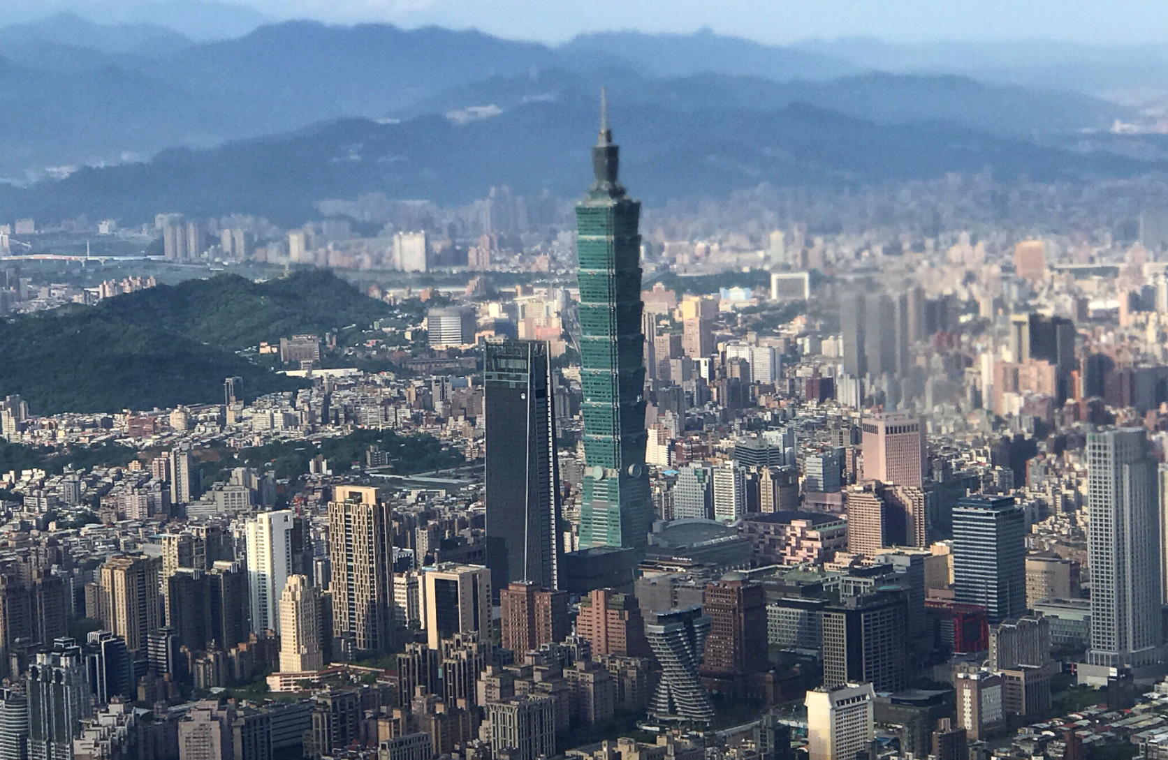 台灣的陸委會表示，近5年來，符合一定條件的港人申請在台定居核准率約75%。(路透社資料圖片)