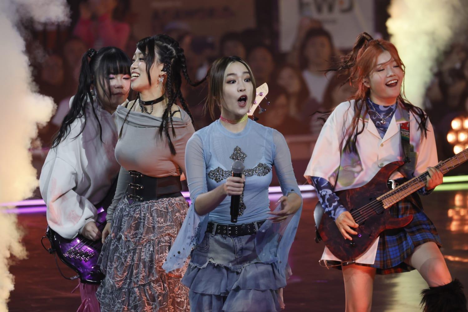 CHILL CLUB頒獎禮2024｜FIESTER演唱《愛情當入樽》變災難 網民︰難聽過Twins！