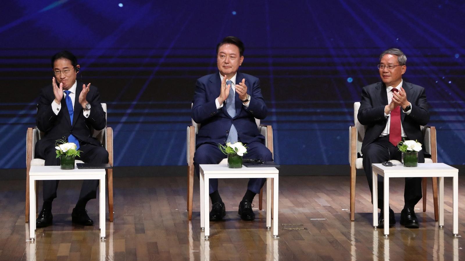 中日韓領導人同意加強合作　定期舉行三邊峰會