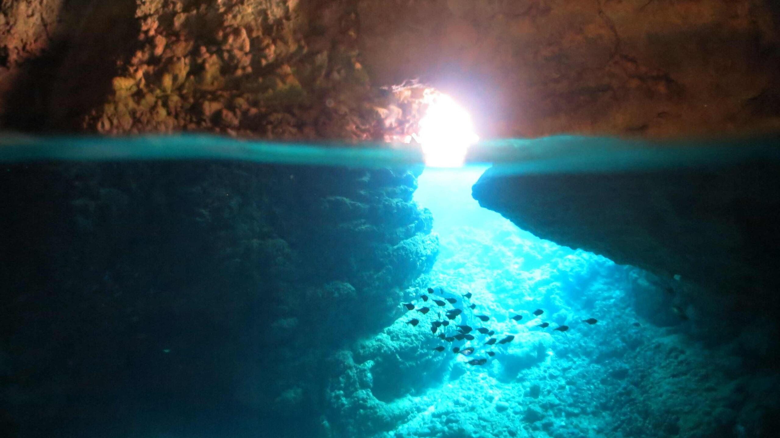 沖繩名勝藍洞。(網上圖片)