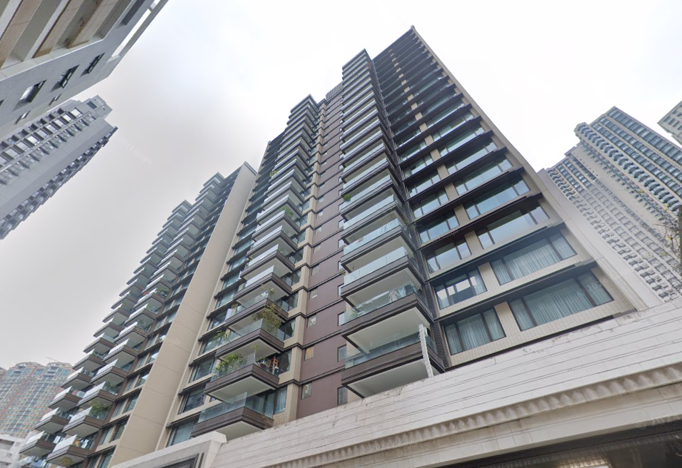 跑馬地雲暉大廈由3座住宅大廈組成，近日錄四房雙套戶租賃成交，屬屋苑罕有放租盤源。