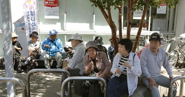 日本人口老化嚴重，衍生其他問題。(資料圖片)
