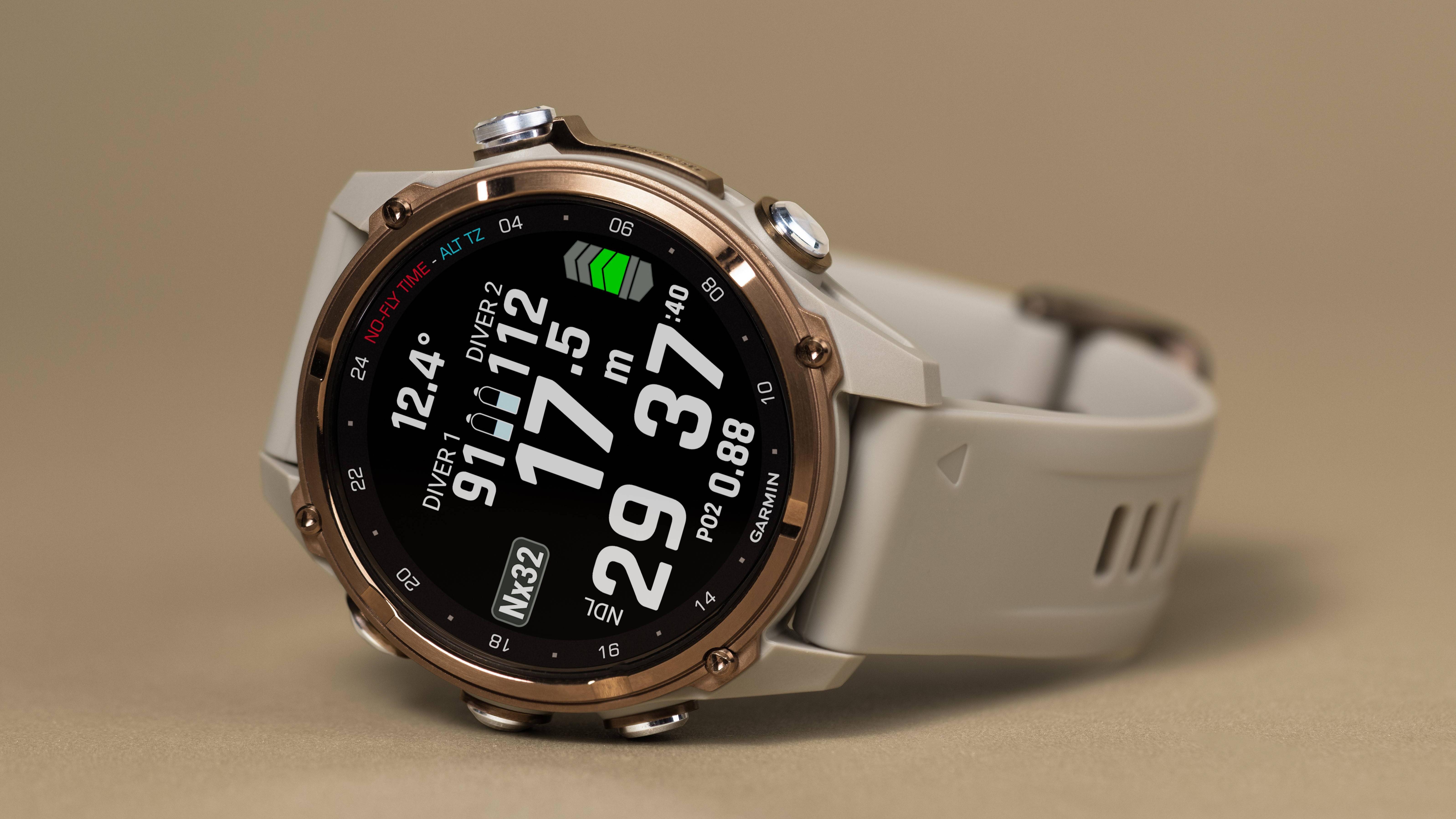 Garmin Descent Mk3系列高階潛水錶配備多項安全裝置，亦可連接氣瓶感測器。