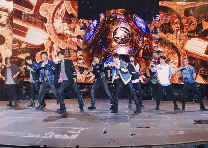 五月天香港演唱會2024｜強雷雨下如常演出　觀眾批安排極差：根本無法出門