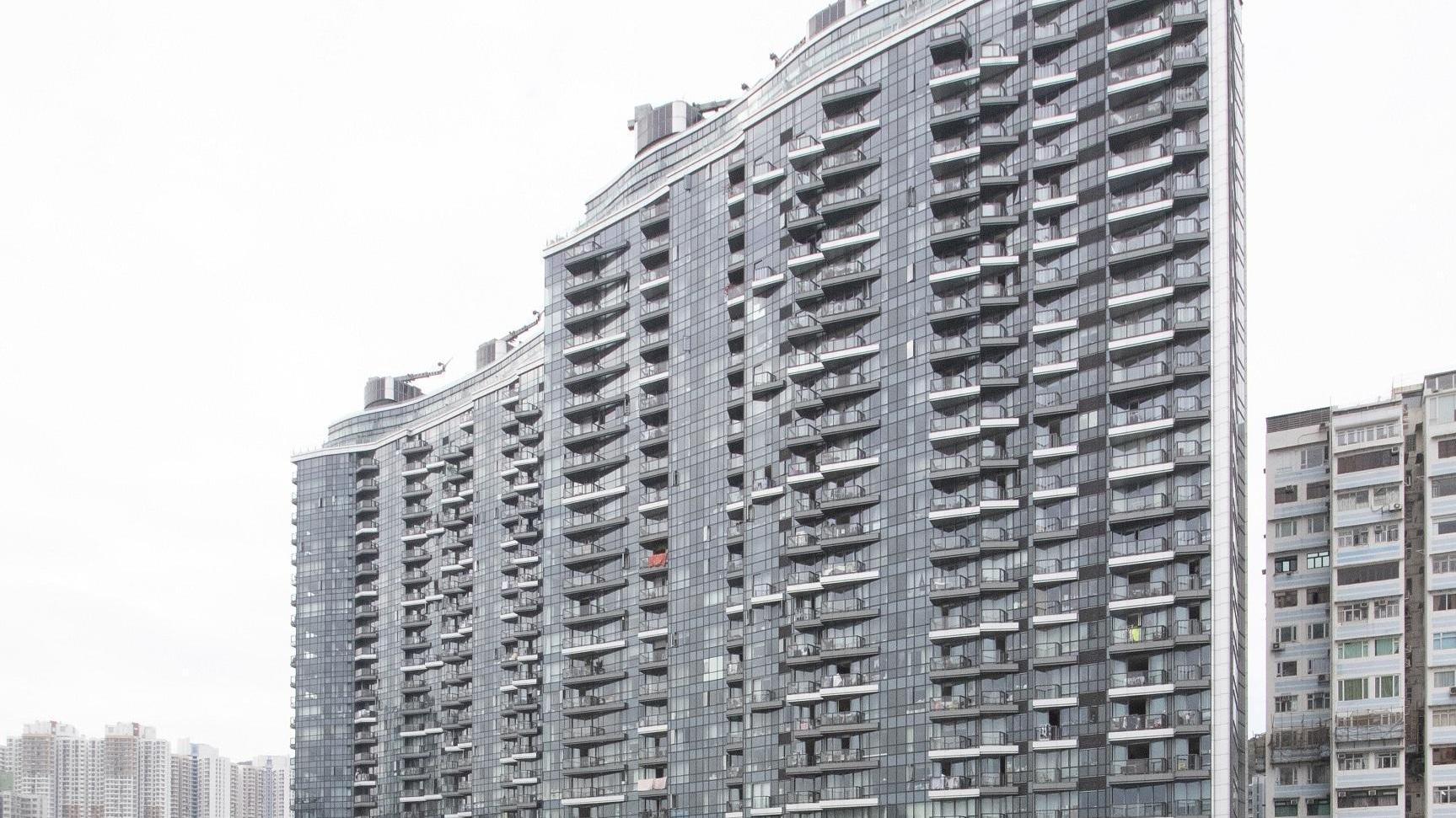 王菲持貨逾12年的深灣9號四房單位，最新連車位以6,450萬元易手，帳面賺逾千萬元。(資料圖片)