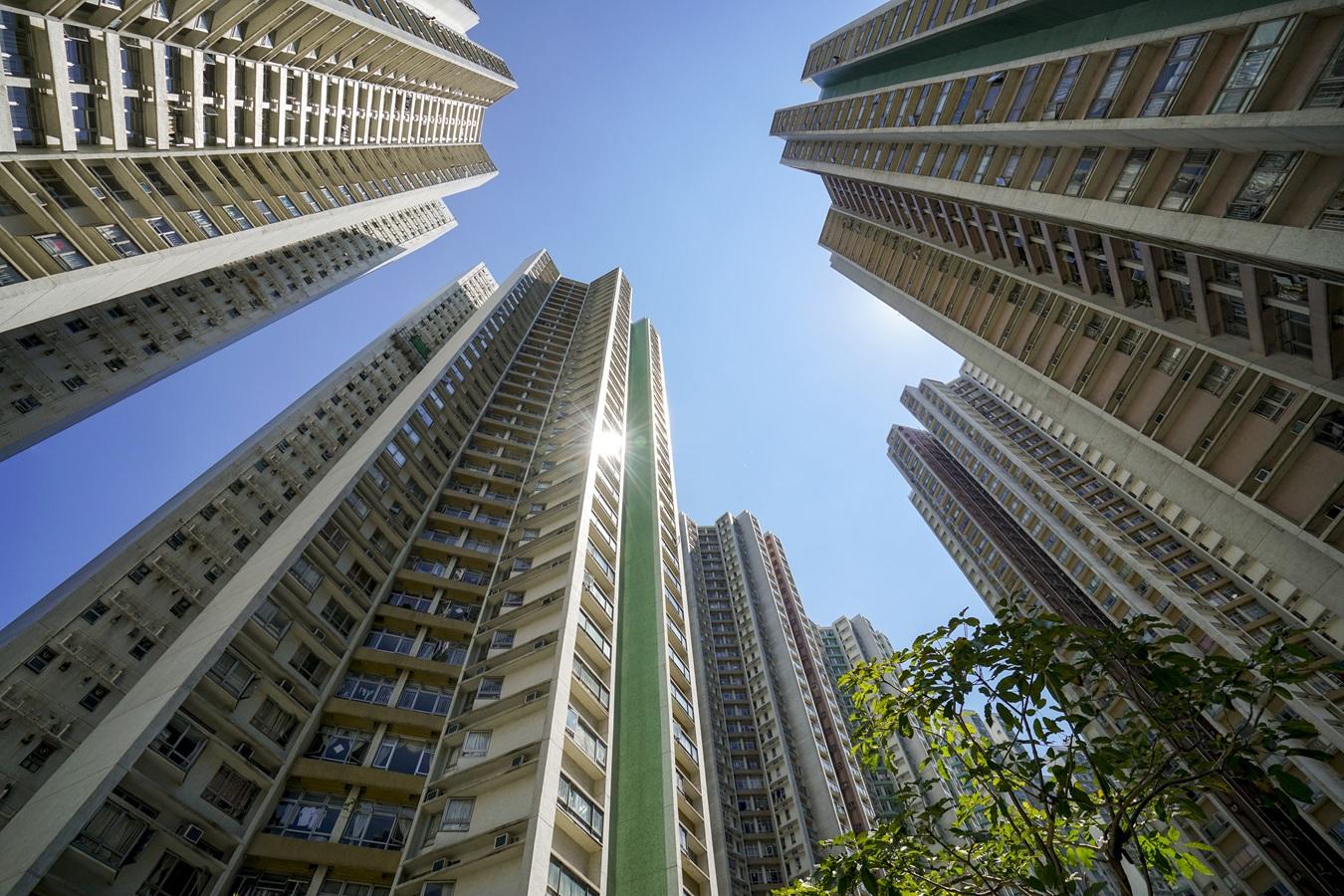 銀行間對居屋或其他資助性房屋的審批準則及按揭成數、年期的計算方式，有所不同。