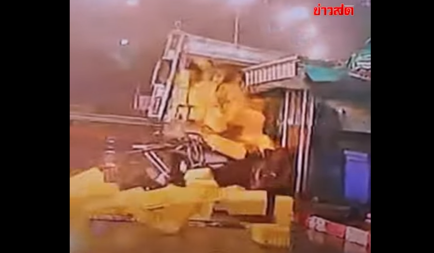 孝順女ATM機轉家用慘遭失控貨車撞上　當場慘死母親痛哭(有片)