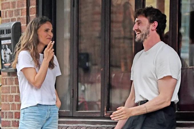 影后妮坦莉寶雯離婚後首約會 煲煙笑唔停