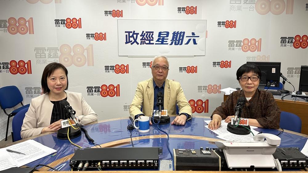 環境及生態局局長謝展寰出席電台訪問。(商業電台提供圖片)