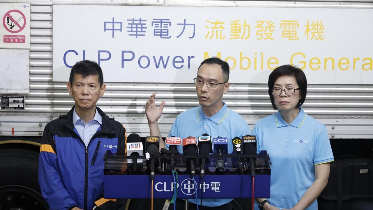 羅嘉進(中)表示，中電會刻不容緩、馬上推行短期措施。(林俊源攝)