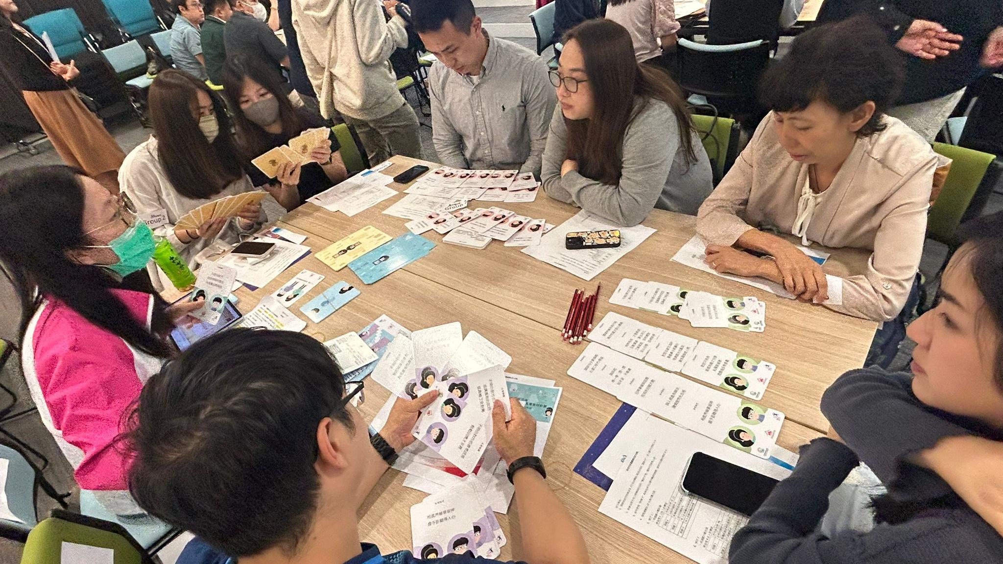 機構認為桌遊較傳統的教材更具趣味。(朱慧恩攝)