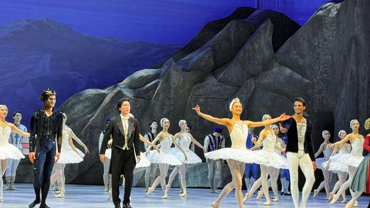 香港芭蕾舞蹈團的《天鵝湖》。