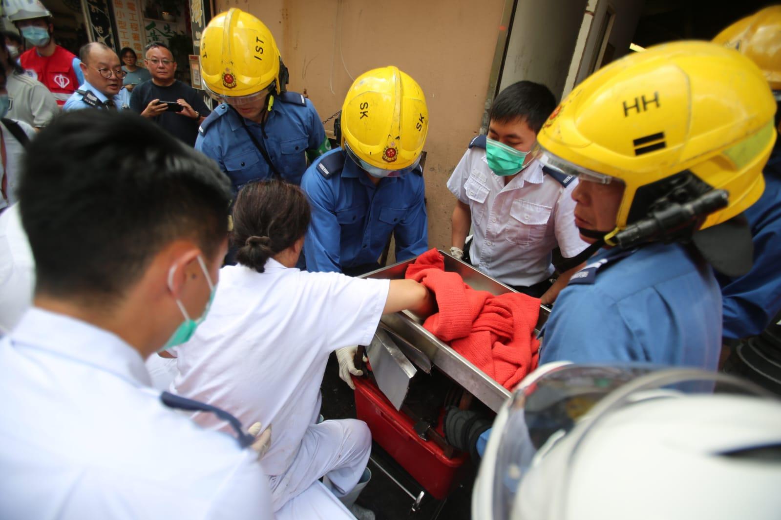 土瓜灣酒樓女工攪拌機夾手指　連人帶機送院