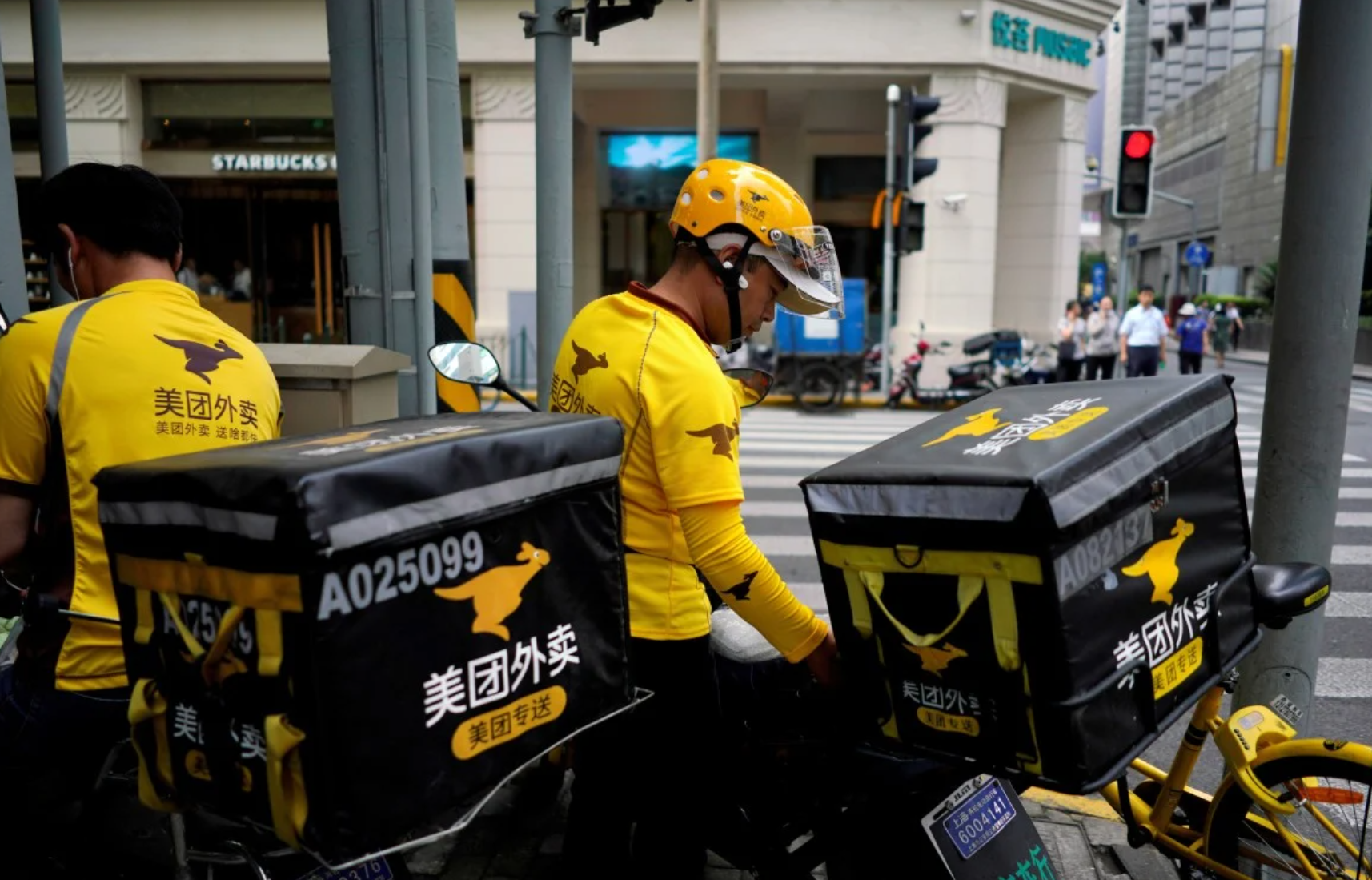  國家市場監管總局近日印發文件，要求加強網約外送從業人員黨建工作，且要做深做細思想政治工作，引導從業人員「感黨恩、聽黨話、跟黨走」，且視需要推動成立外送行業黨委。（路透社資料圖片）