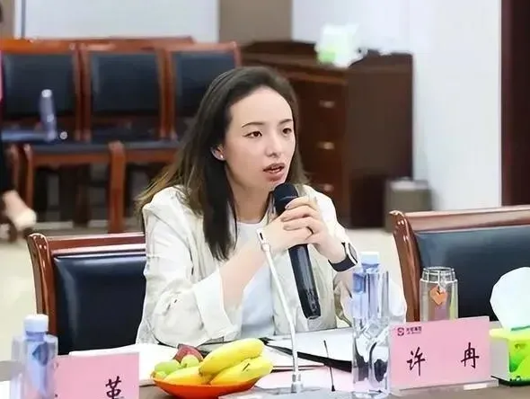 龍佰老闆去世　90後女兒接管百億遺產　替14歲弟管理25億元股份