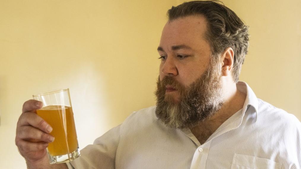 麥克唐奈以稀有無花果品種和公元前850年的酵母菌株，依照流傳下來的古埃及配方製造出古代啤酒。(互聯網)