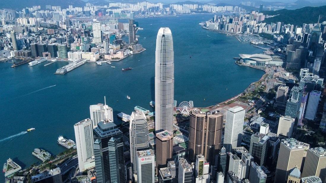 中原地產研究部指，由於本港寫字樓供應過剩，估計短期整體租值下行趨勢不變。(資料圖片)