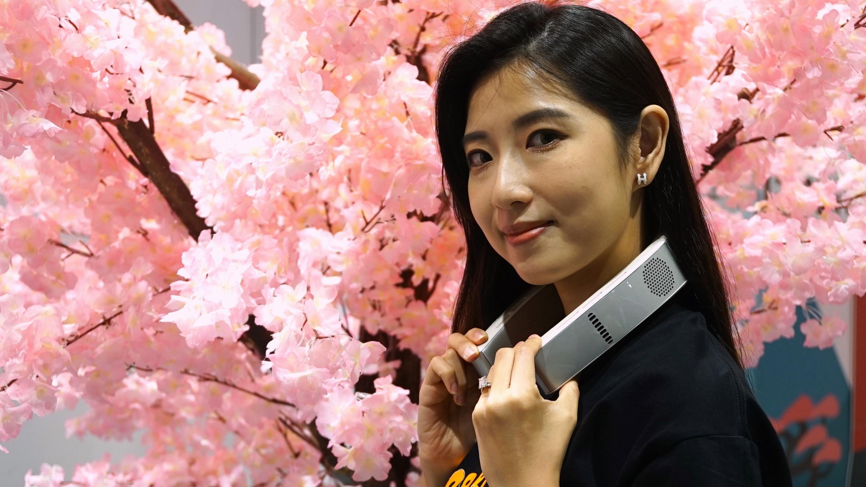 消暑神器｜TORRAS COOLIFY Cyber智能掛頸冷氣　柔滑面板可降溫10度