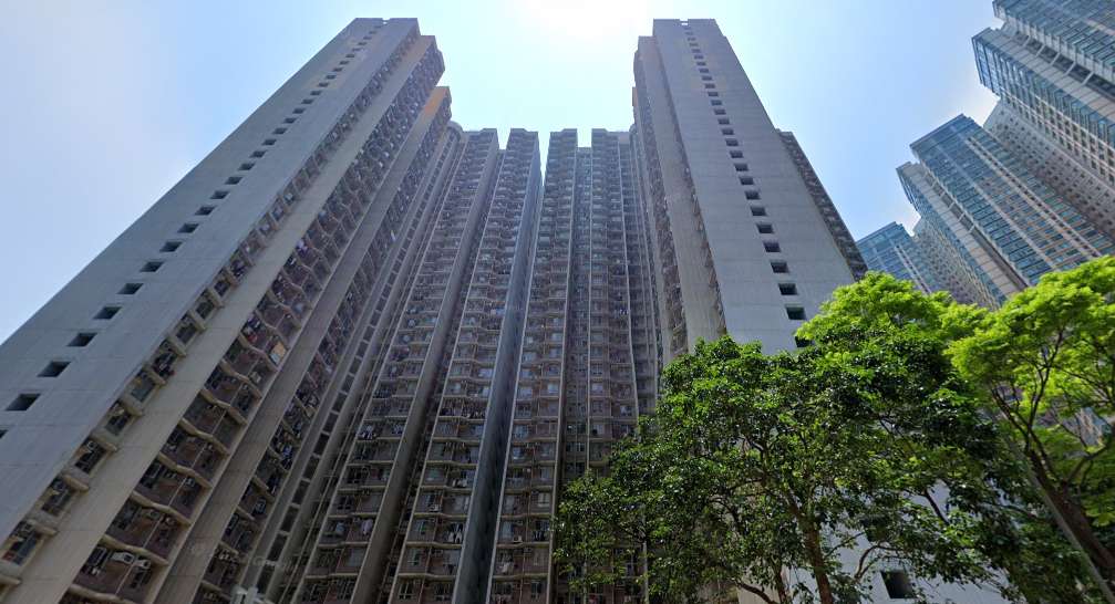 鄰近港鐵奧運站的旺角居屋海富苑，一伙未補地價中層戶以435萬元沽出，樓價4年跌7%。