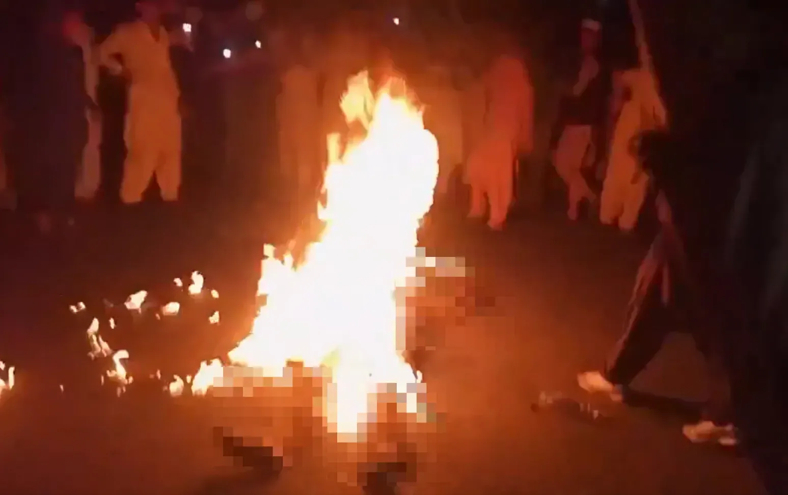 巴基斯坦遊客被指褻瀆可蘭經　遭暴民拖出警局打死燒屍