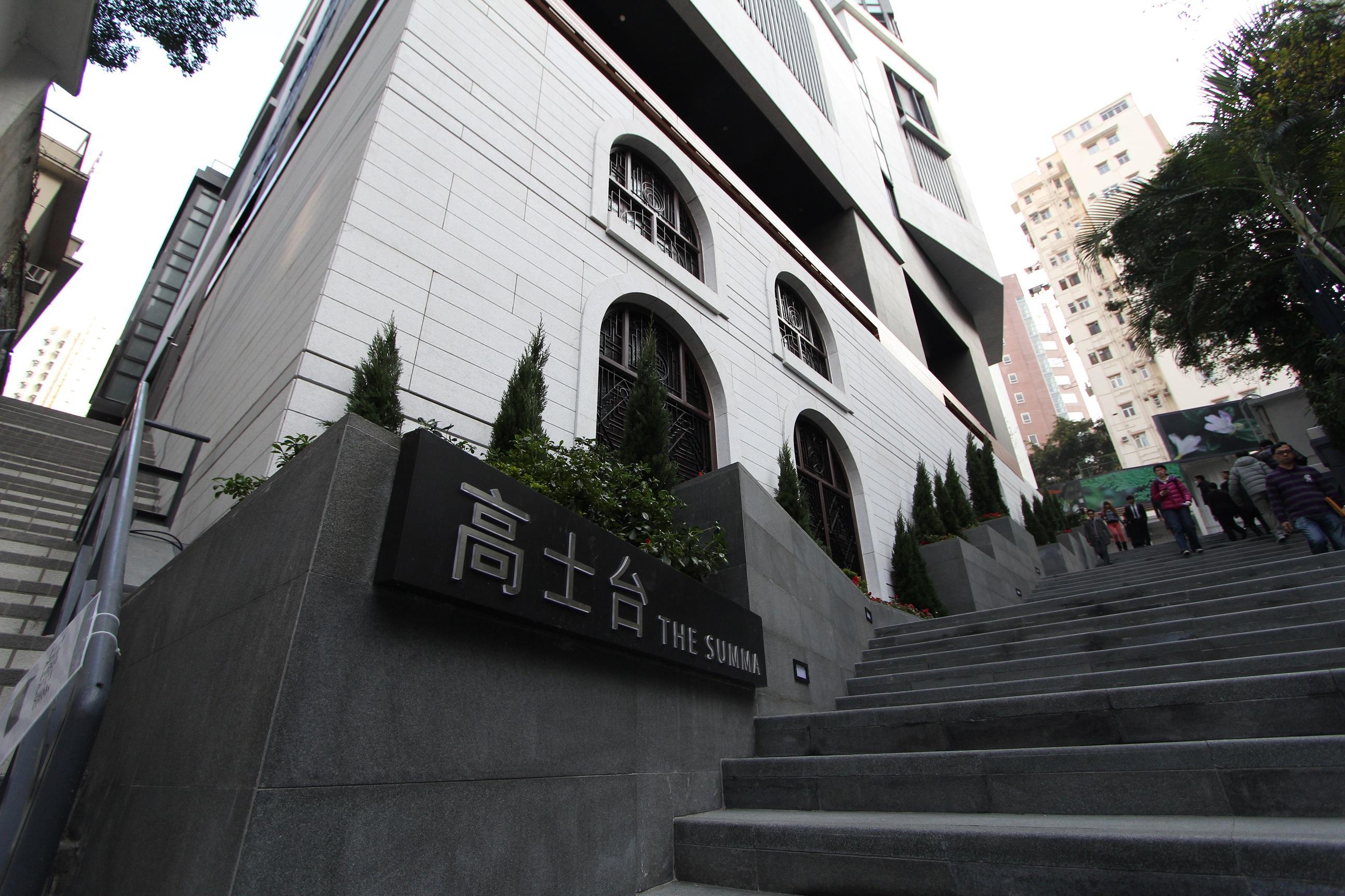 高士台於2013年入伙，由2座物業組成，位置鄰近港鐵西營盤站。(資料圖片)