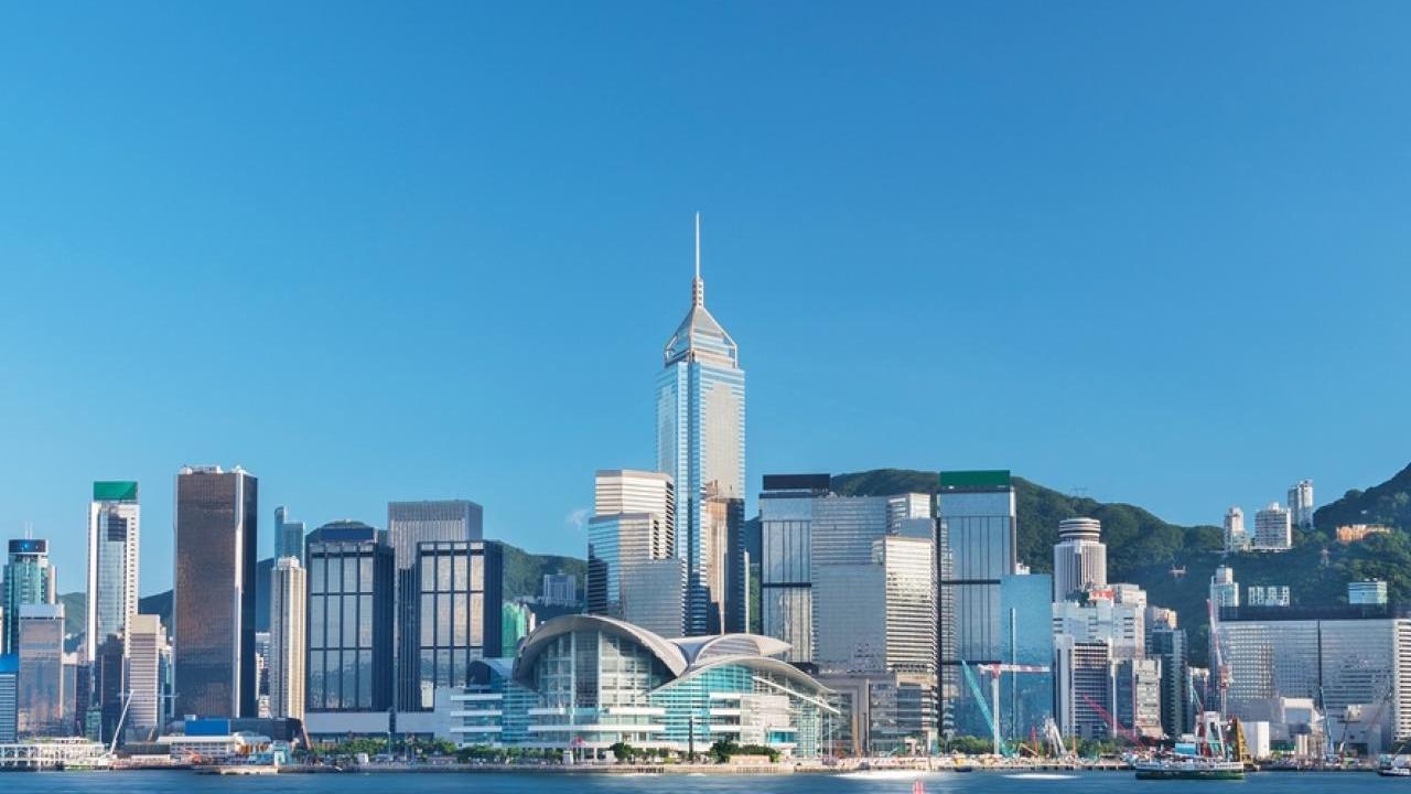 新華時評：香港正加油幹　中央全力支持香港實現由治及興。