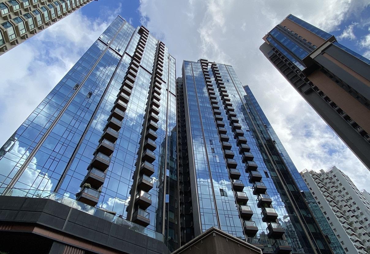 柏傲山頂層複式戶連3個車位，最新以8,200萬元易手，上手業主持貨5年，帳面慘蝕約7,800萬元離場。(資料圖片)