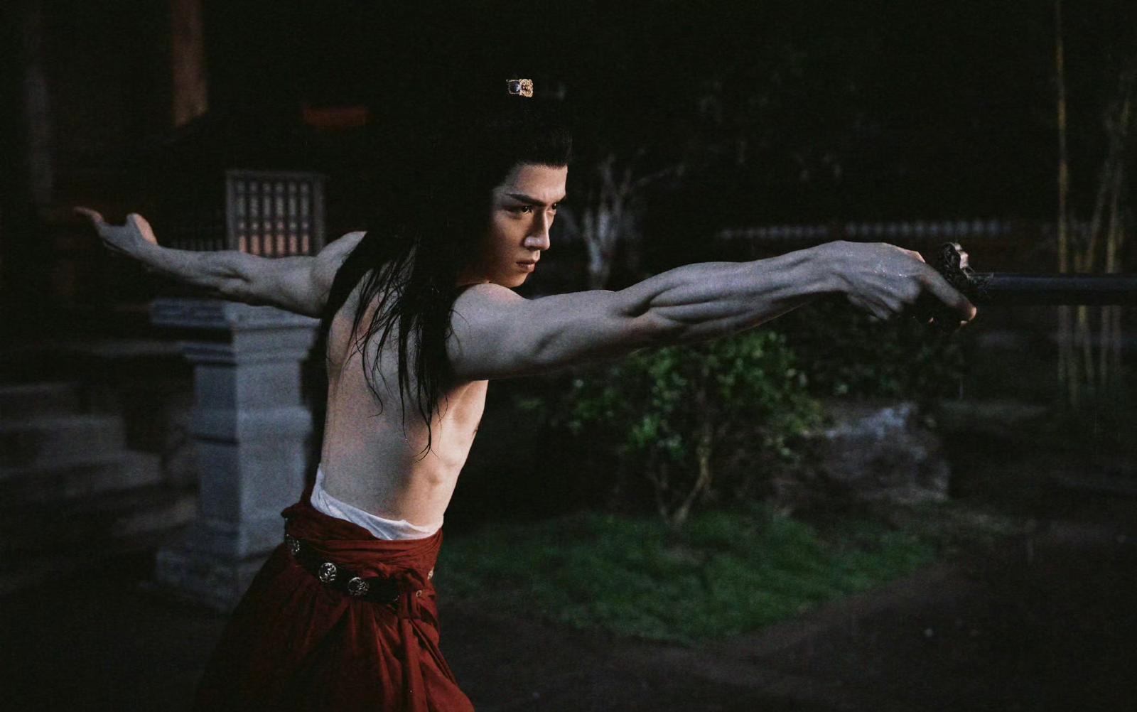 王星越操肌演《墨雨雲間》爆紅 伊能靜讚不油不膩