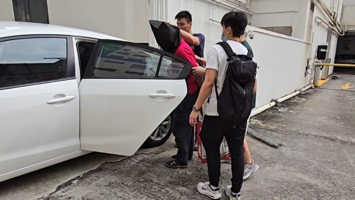 一名74歲本地男子涉嫌在葵涌向2名女童作出猥褻行為被捕。(警方圖片)