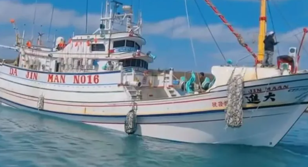 一艘台灣漁船「大進滿88號」在金門附近海域捕撈時，被大陸海警登船扣押。(資料圖片)