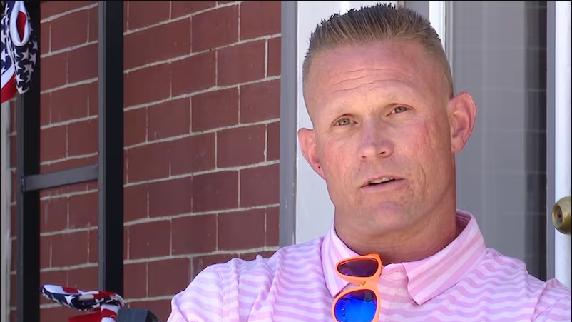 美國一個男子因為身上紋身而被趕出球場。(網上圖片)