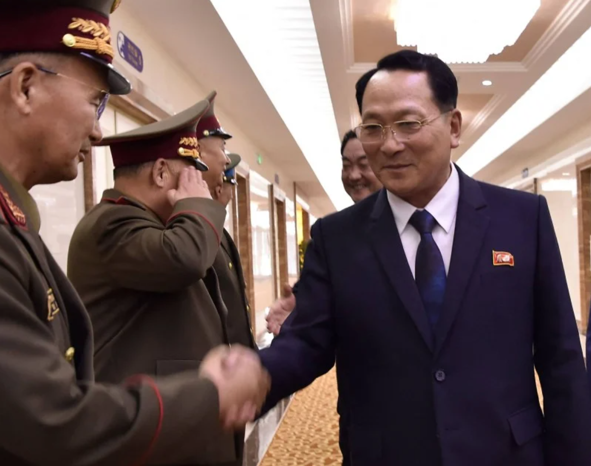 北韓中央通信社本月稍早報道，金琴哲本月8日帶領軍事訓練人員組成的代表團搭機前往俄羅斯訪問。