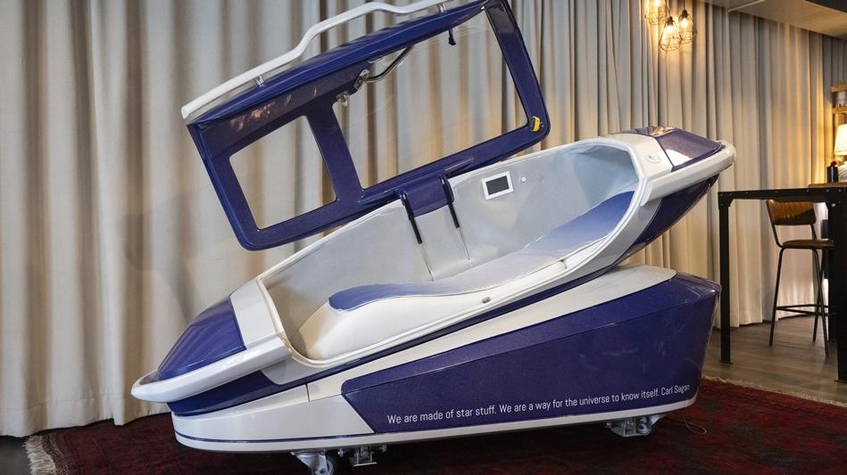 安樂死膠囊艙瑞士亮相，按掣後10分鐘內離世。(X)