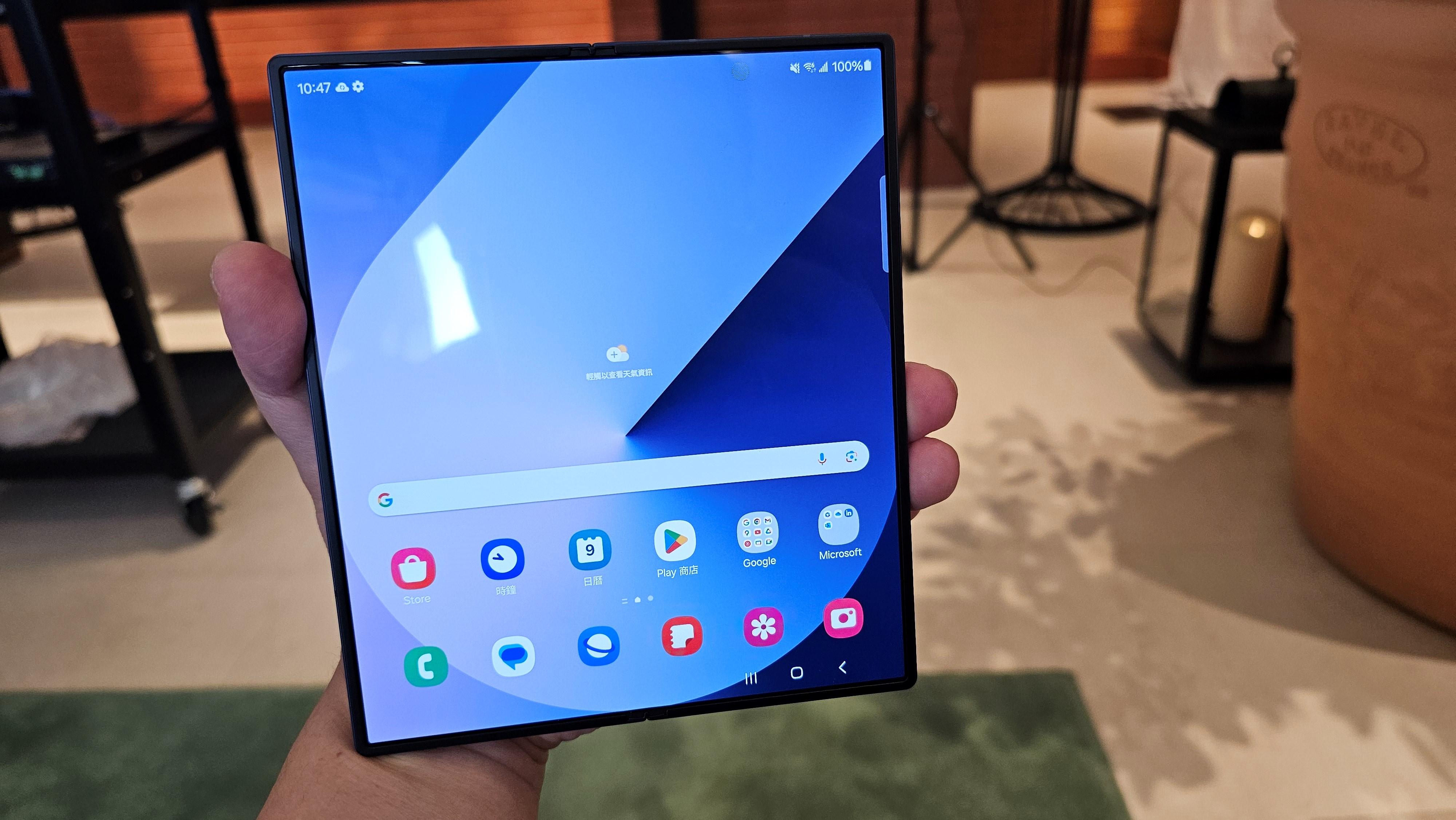 Galaxy Z Fold6大摺智能手機正式登場　更輕巧摺痕更淺