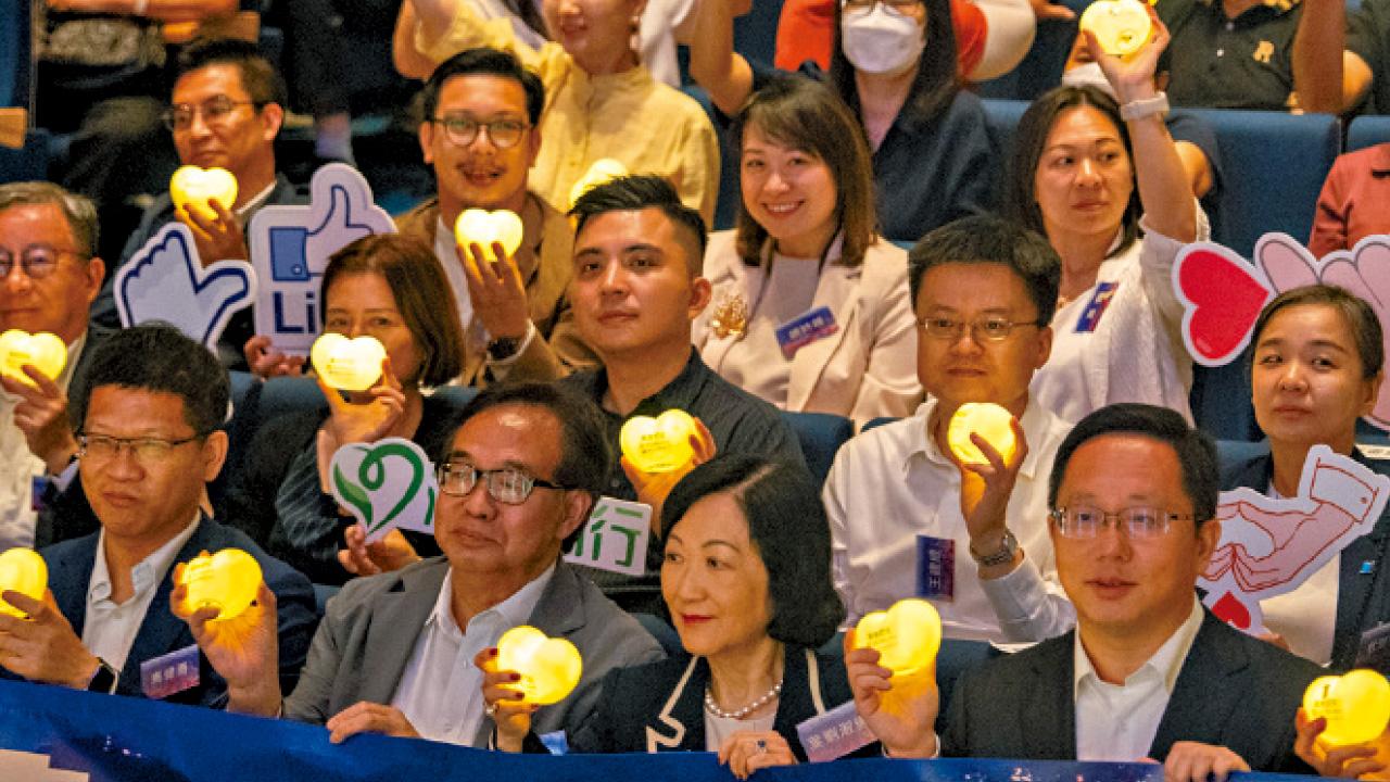 送出及免費裝1萬個LED燈膽 團體盼助基層減開支節能