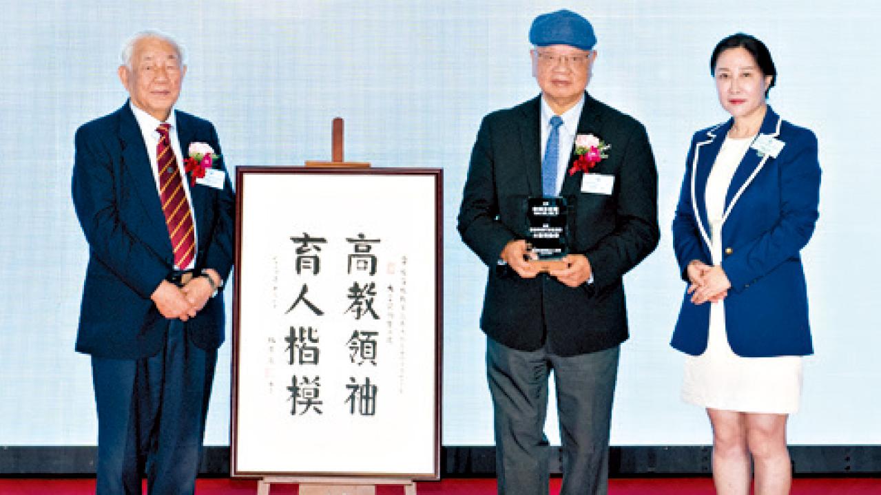 香港珠海學院恭賀校董及支持賢達獲政府授勳