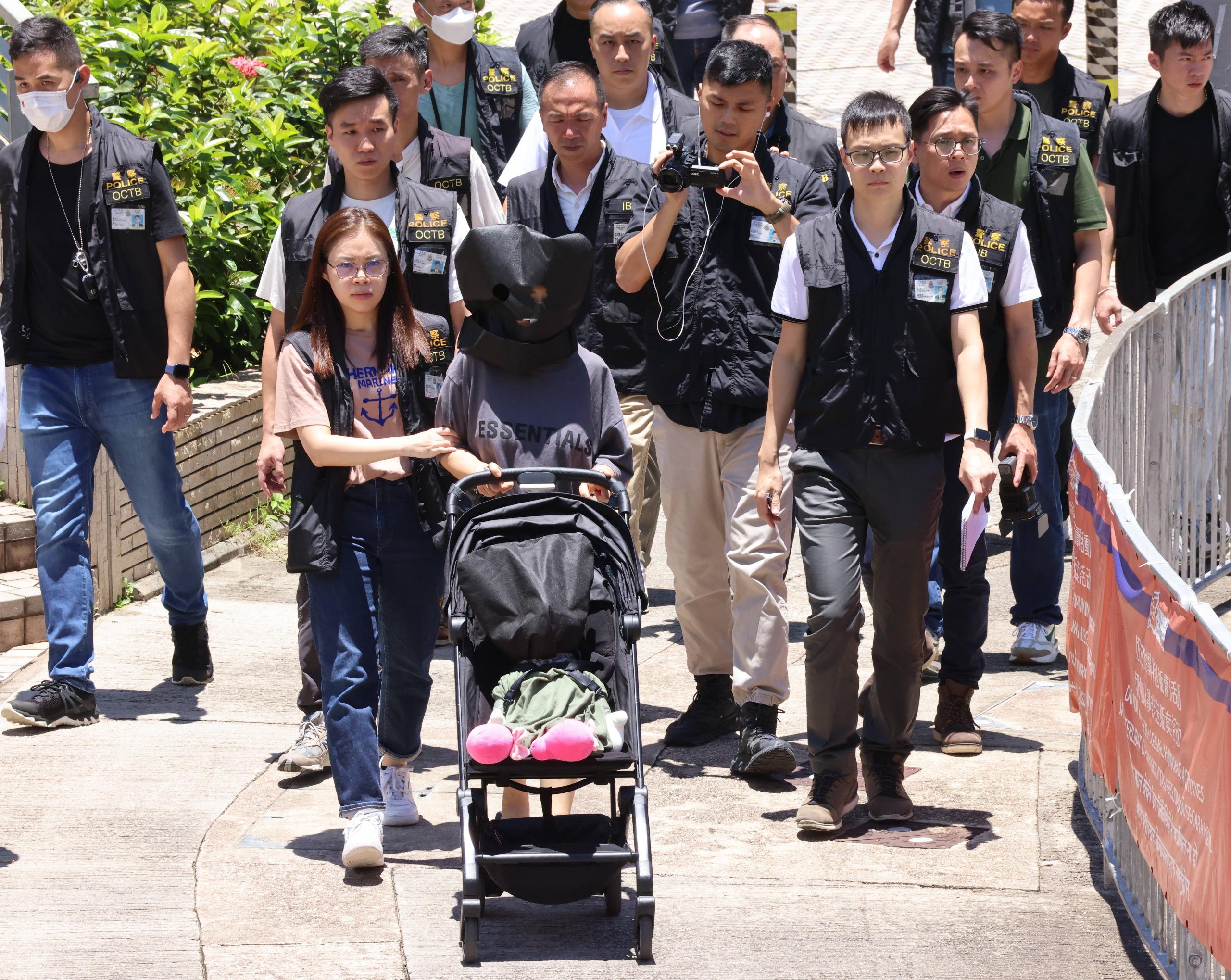 將軍澳綁架案｜兩名被女子暫控一項綁架罪，案件今提堂，圖為昨日重組案情。