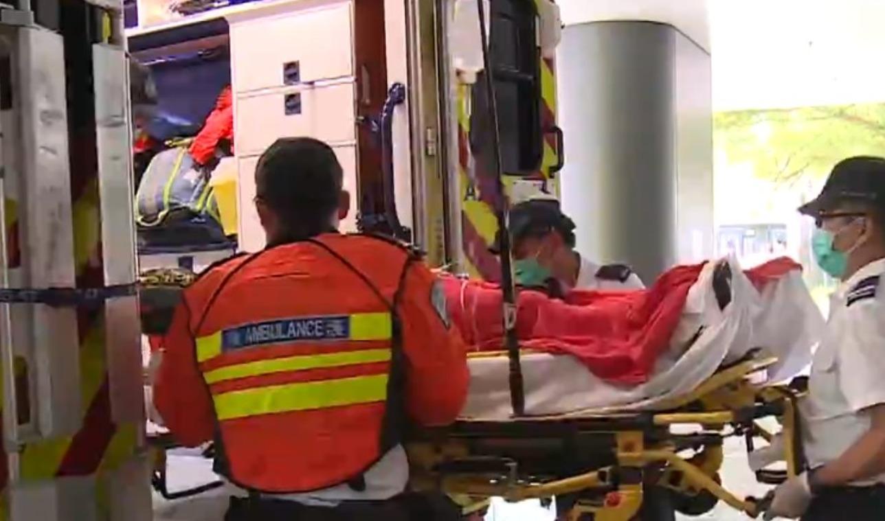 大埔18歲男工整月餅遭麵團機夾手　消防解困送院治理