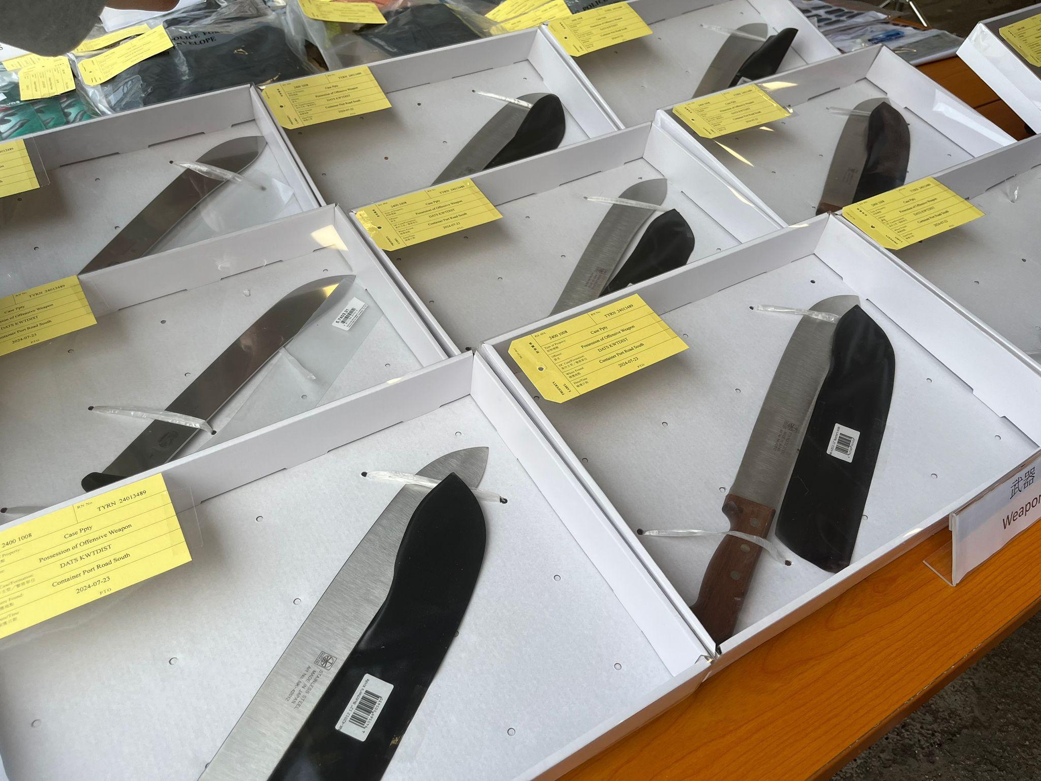 警方搗破懷疑黑幫流動武器庫　兩男女涉管有攻擊武器及毒駕等被捕